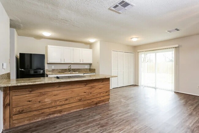 Building Photo - 6830 Kearney Dr