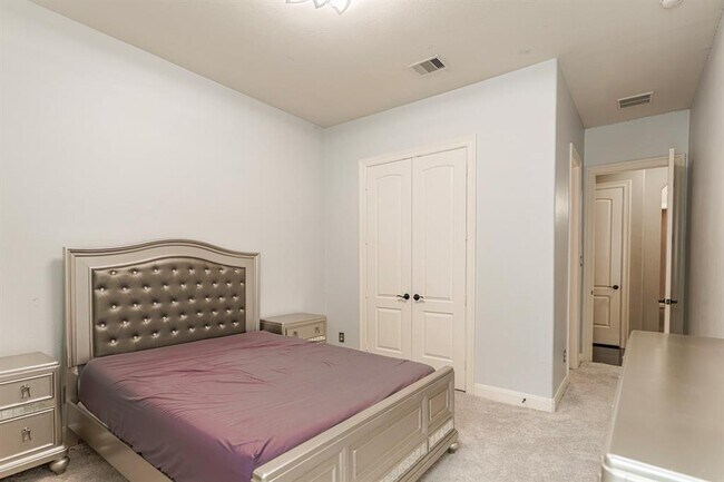 Building Photo - 20315 Knights Branch Dr