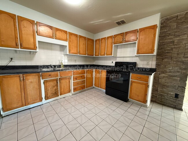 Building Photo - 4717 N 82nd Ave