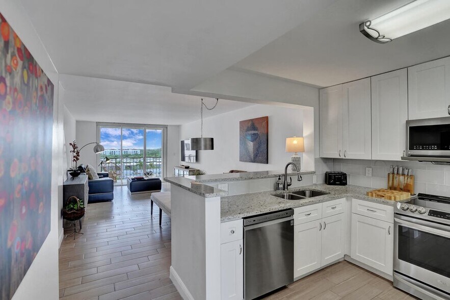 Building Photo - 3581 S Ocean Blvd