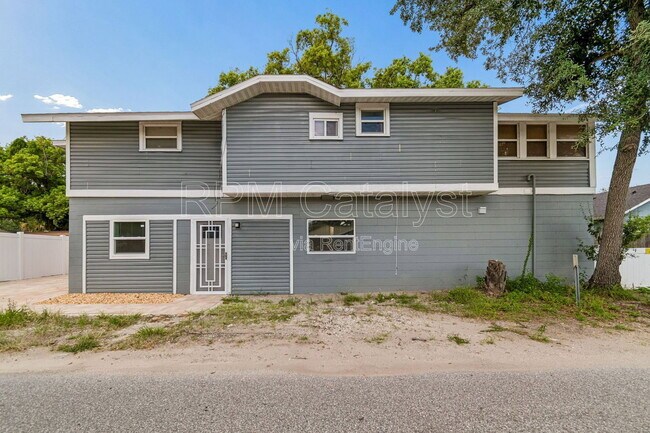 Building Photo - 6905 1/2 North Duncan Avenue