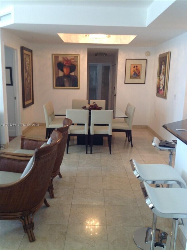 Building Photo - 801 Brickell Key Blvd