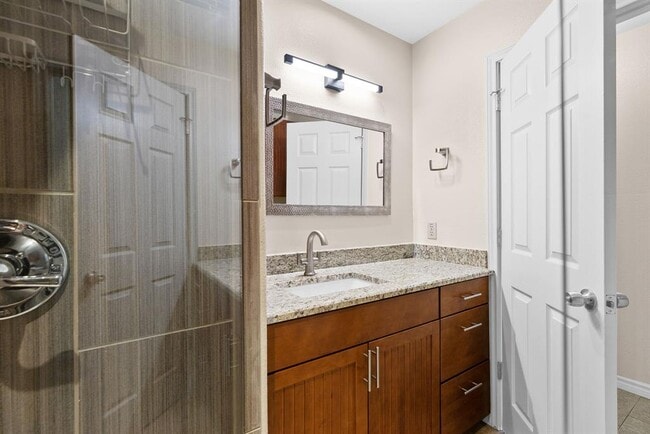 Building Photo - 2630 Gwendolyn Ln