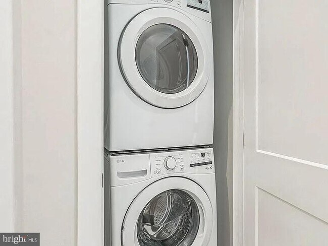 Building Photo - 1243 N 26th St