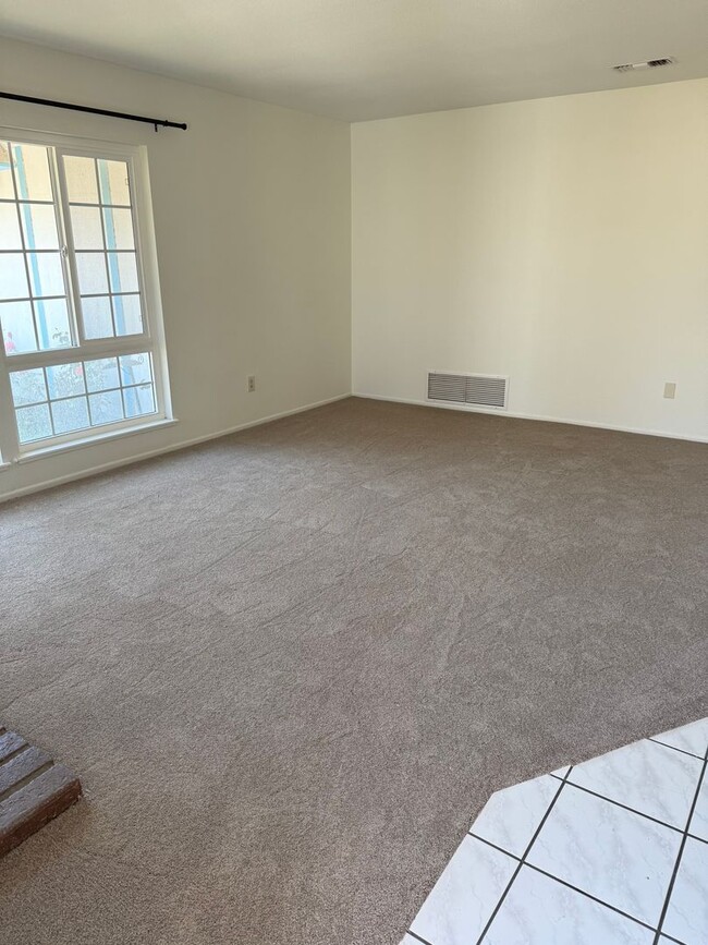 Building Photo - 3724 Valle Vista Dr