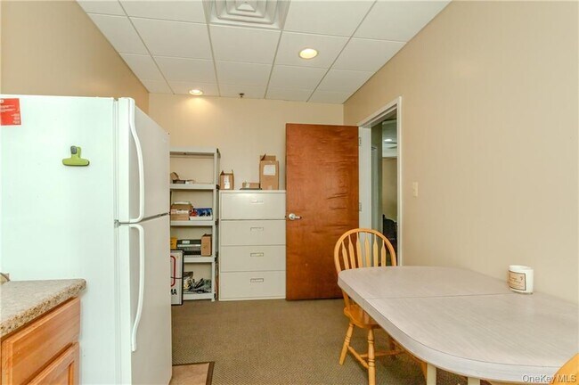 Building Photo - 5 Fair Lawn Dr