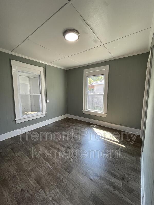 Building Photo - 714 Henderson Ave