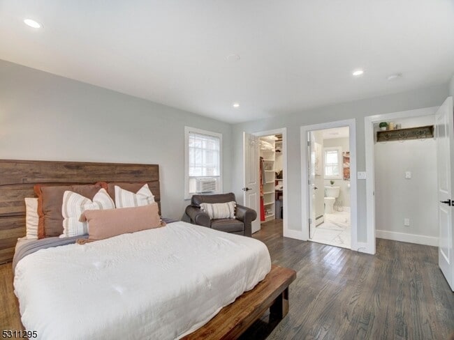 Building Photo - 43 Conforti Ave