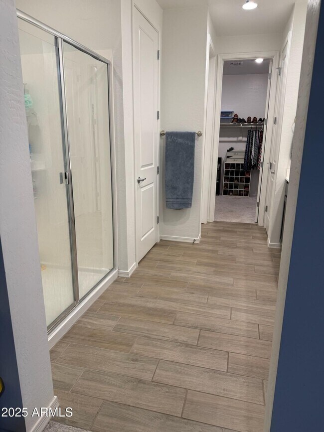 Building Photo - 9313 E Static Ave