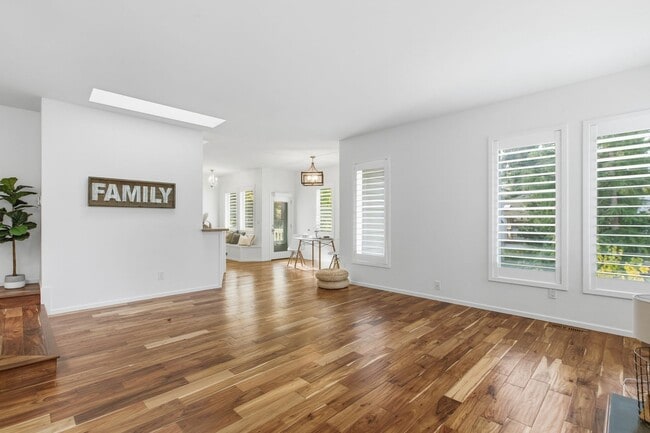 Building Photo - Charming Home in the Heart of Gig Harbor