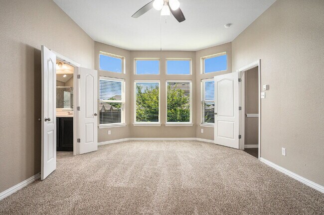 Building Photo - Gorgeous 5 Bdrm, 3 Bath with Open Layout, ...