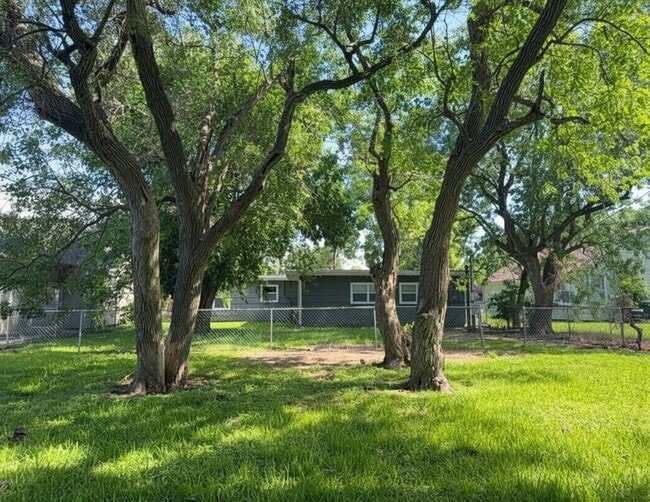 Building Photo - 2214 5th Ave N