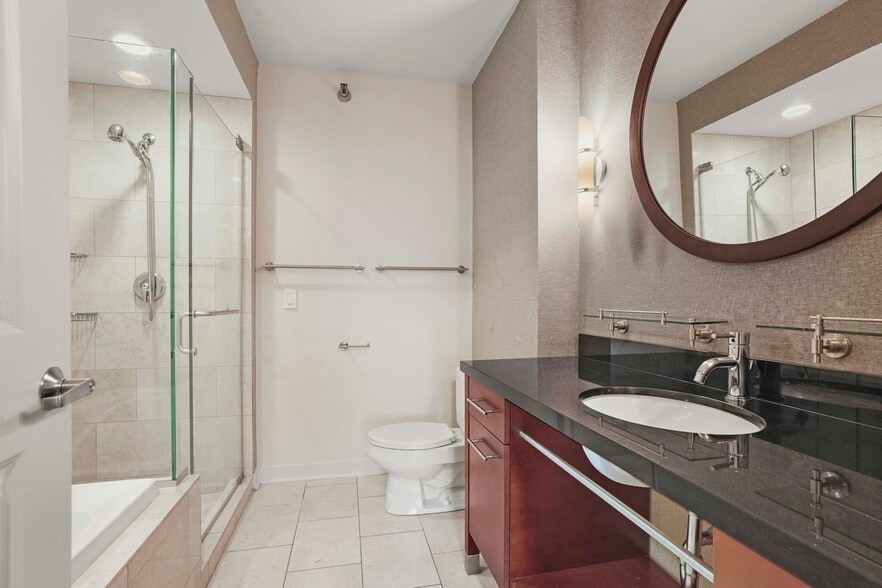 Building Photo - 155 E 13th St