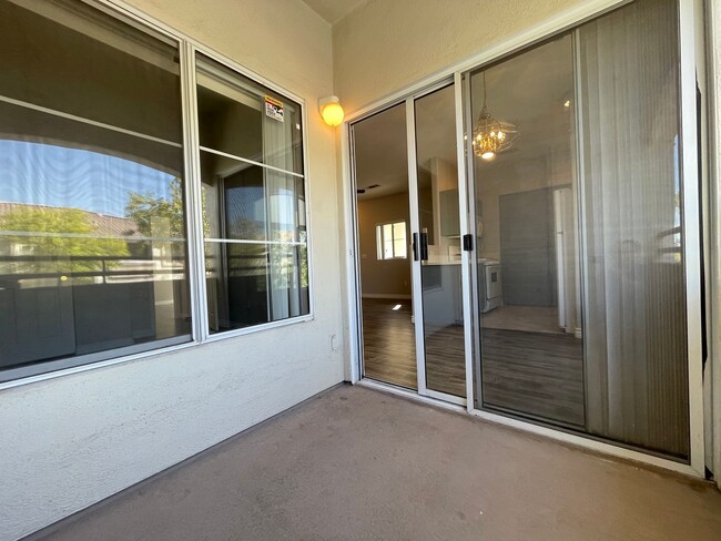 Building Photo - 2 Bedroom Summerlin Condo - Gated community