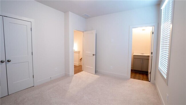 Building Photo - 1394 Cozy Cir SE