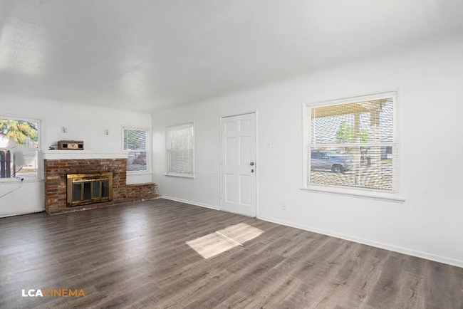 Building Photo - 447 Arvin St