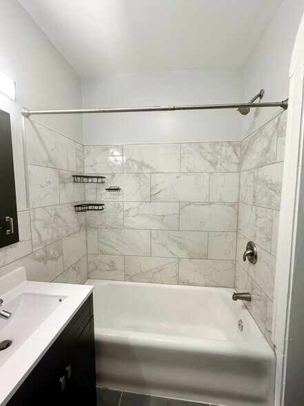 Building Photo - 4859 N Kenneth Ave