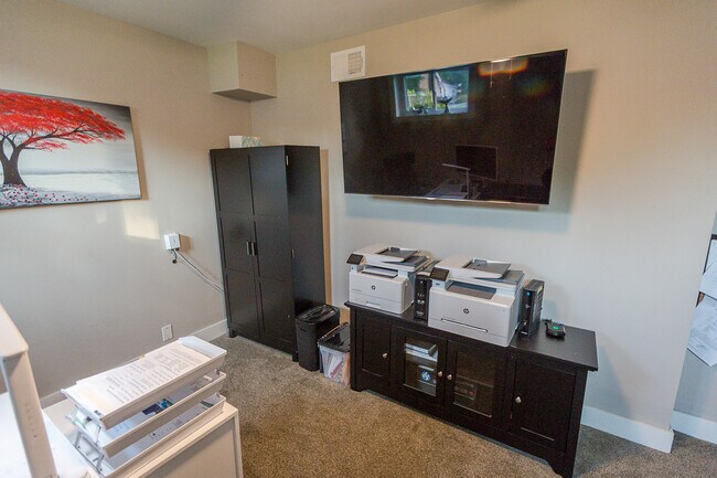 Building Photo - 237 Eisenhower Dr