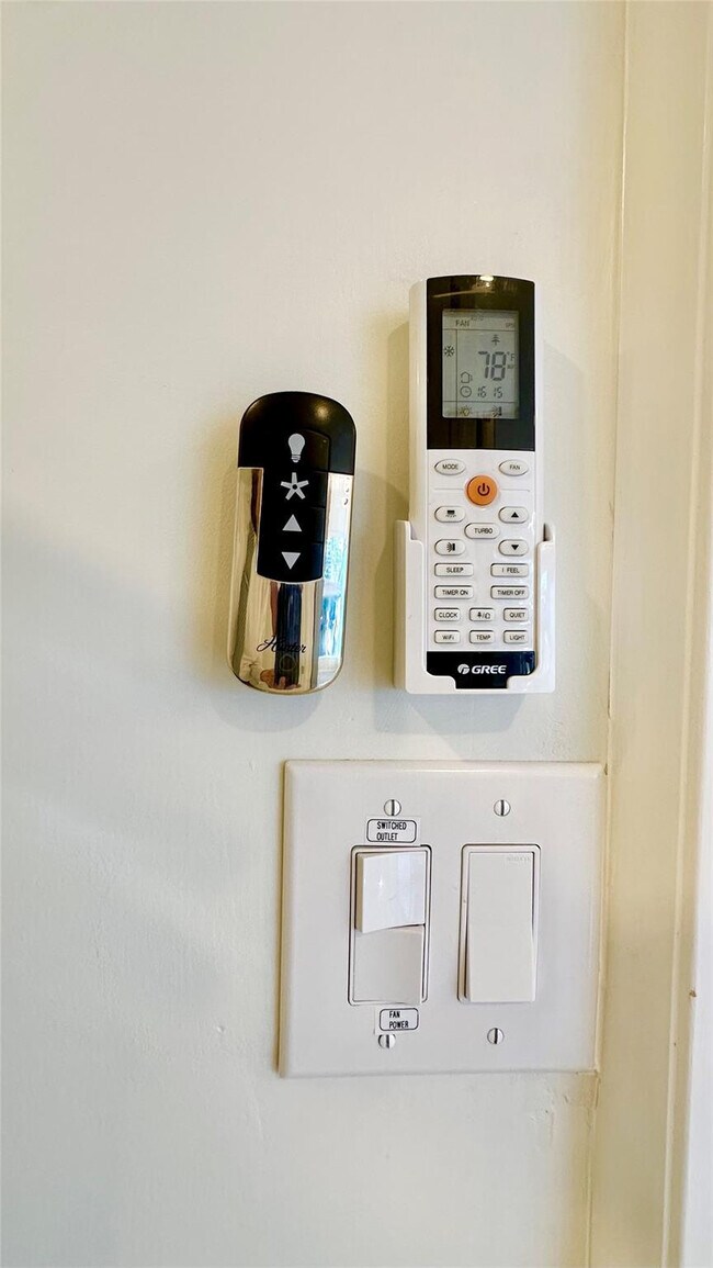 Building Photo - 1145 NE 17th Terrace