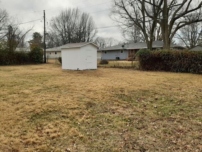 Building Photo - Totally Updated! New kitchen! 2 Living Areas! Kickapoo School District! $1,295