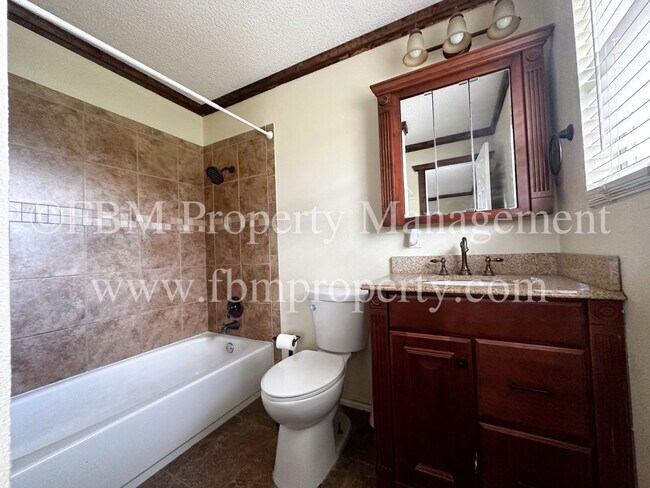 Building Photo - 605 Normandy - Charming 4 Bedroom, 2 Bathr...