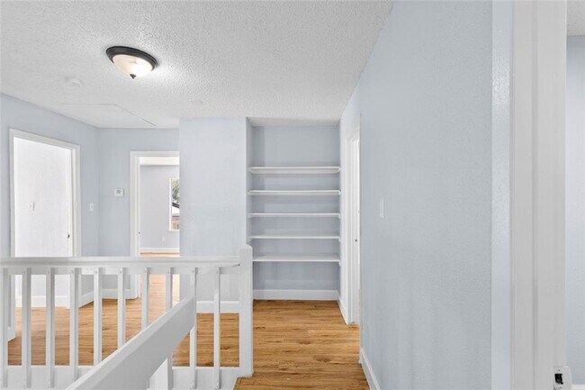 Building Photo - Affordable 5BD/2BA single-family house!