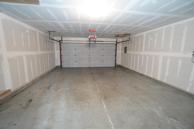 Building Photo - 11965 W Gunsmoke Dr