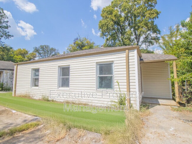 Primary Photo - 1860 Woodland Ave