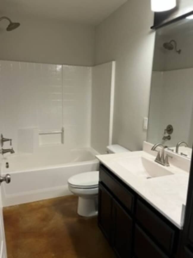 Building Photo - This home will not last long!