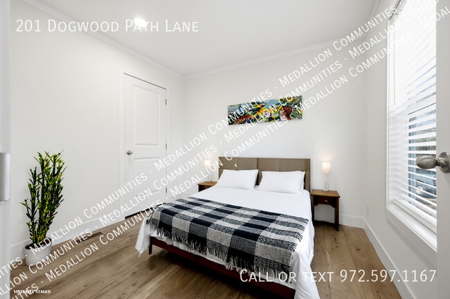 Building Photo - 201 Dogwood Path Ln