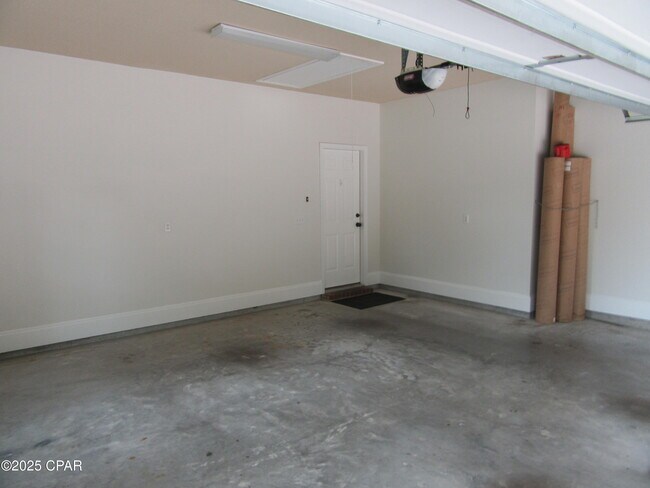 Building Photo - 114 Lake Merial Shores Dr