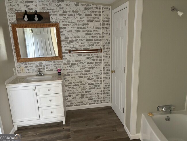 Building Photo - 266 Spring Lake Dr