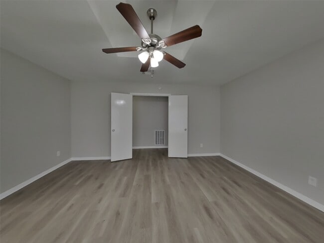 Building Photo - 16311 Green Shade Dr