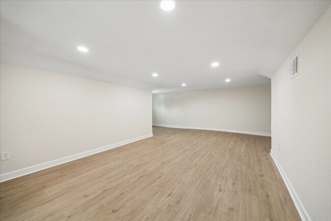 Building Photo - 1109 Hays St