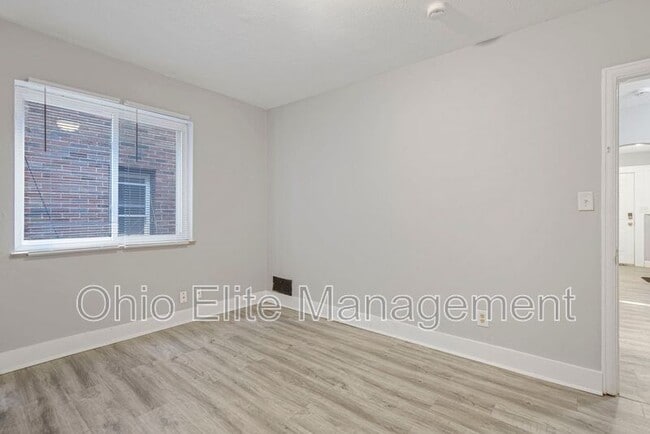 Building Photo - 987 Lilley Ave