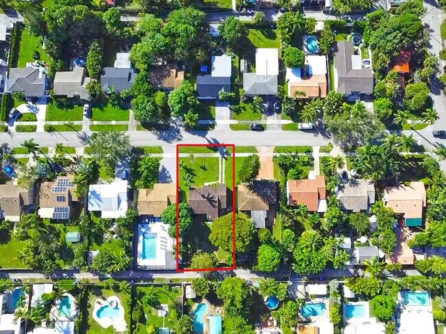 Building Photo - 1535 Plunkett St