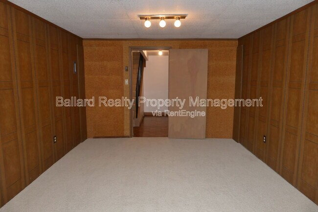 Building Photo - 3402 37th Ave W