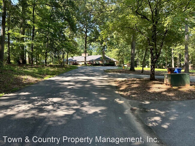 Building Photo - 3 br, 2 bath House - 321 Gatewood Dr. Unit...