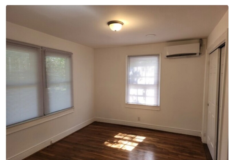 Building Photo - 528 Hickory St