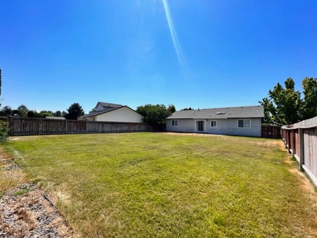 Building Photo - 8137 Waterfowl Ave