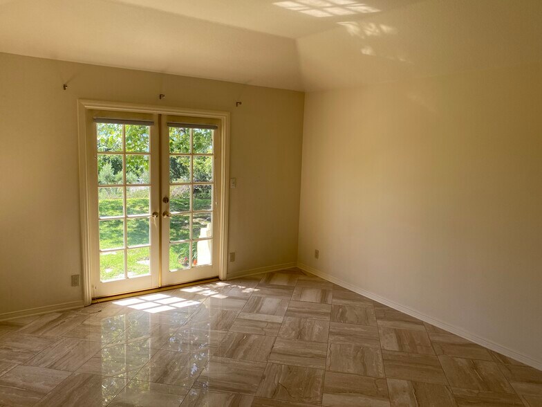 Building Photo - 1922 Golden Sky Cir
