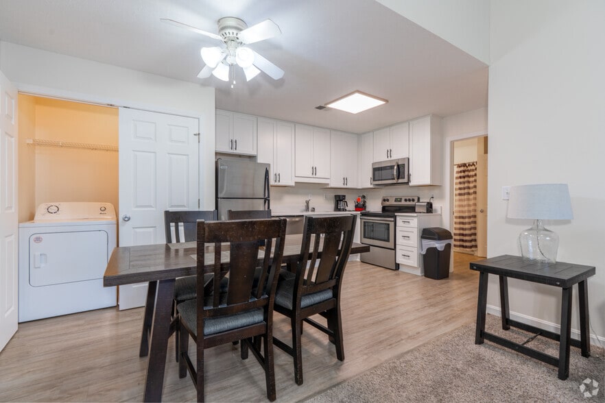 2BR, 2BA - 1,100SF - Dining Room - Waterford Place Apartments