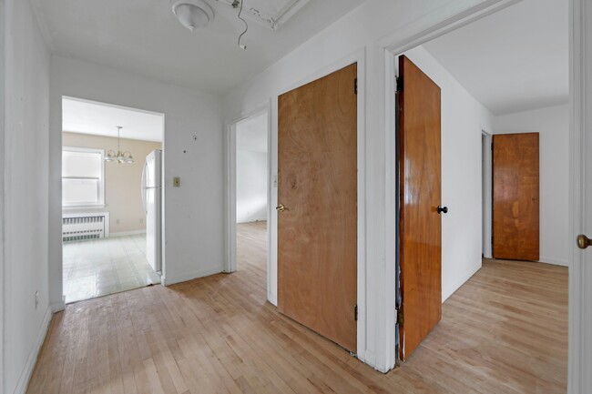 Building Photo - 271 7th St
