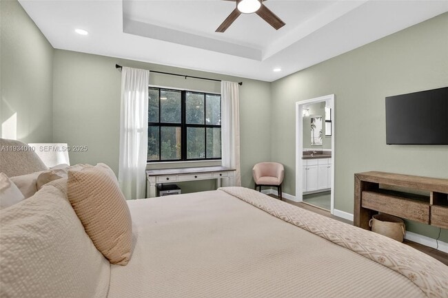 Building Photo - 12140 Village Pl