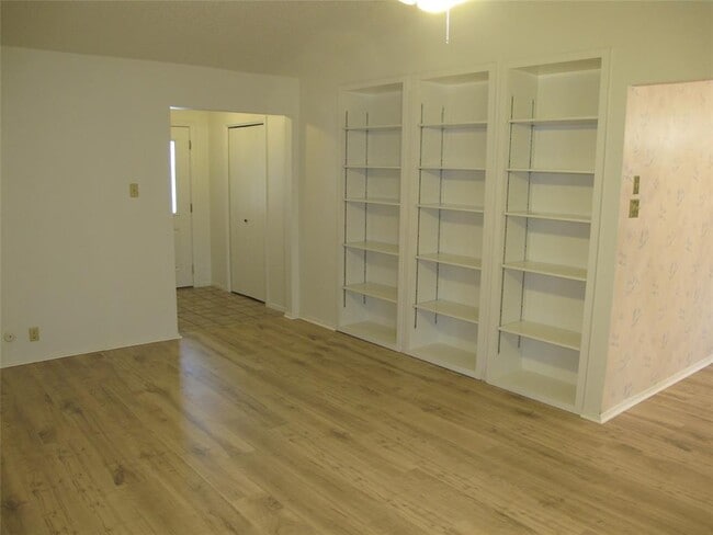 Building Photo - 4206 Harcourt Dr