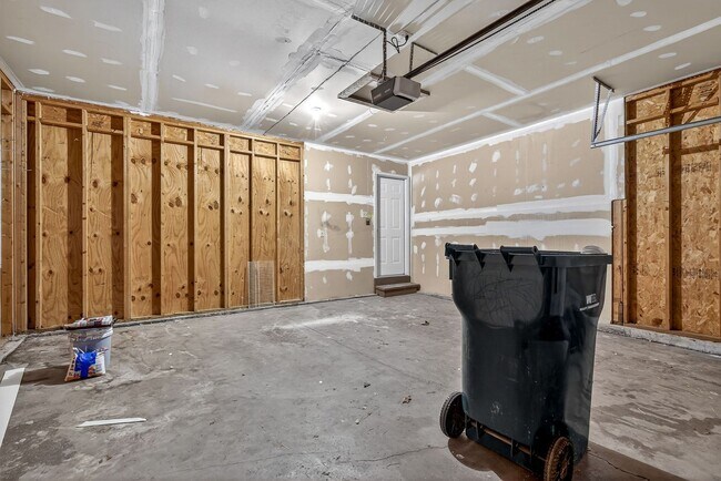 Building Photo - NEWLY RENOVATED HOME