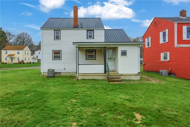 Building Photo - 740 Pershing St