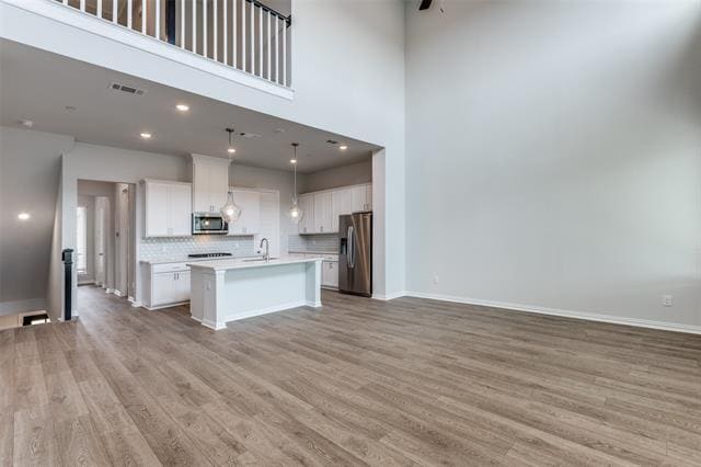 Building Photo - 8295 Challenger Ln