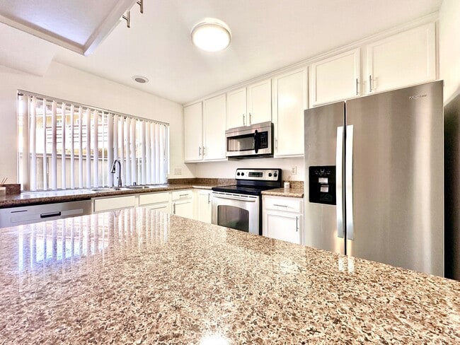 Building Photo - 615 Fredricks Ave