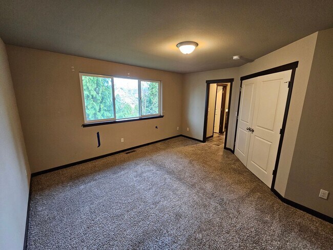 Building Photo - 713 Park Ln